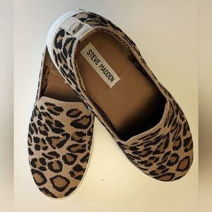 Steve Madden leopard print slip on shoes 7.5 fit like 8